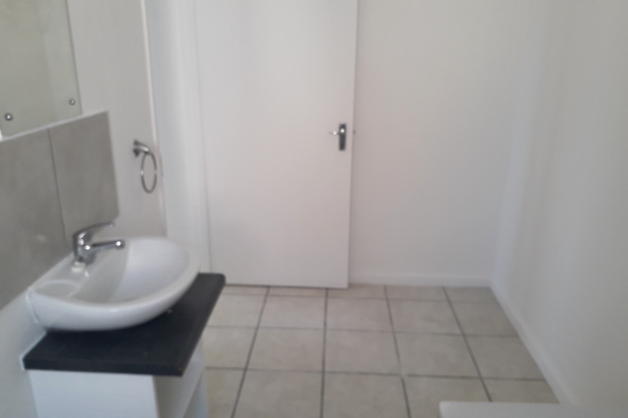 To Let 1 Bedroom Property for Rent in Thornton Western Cape